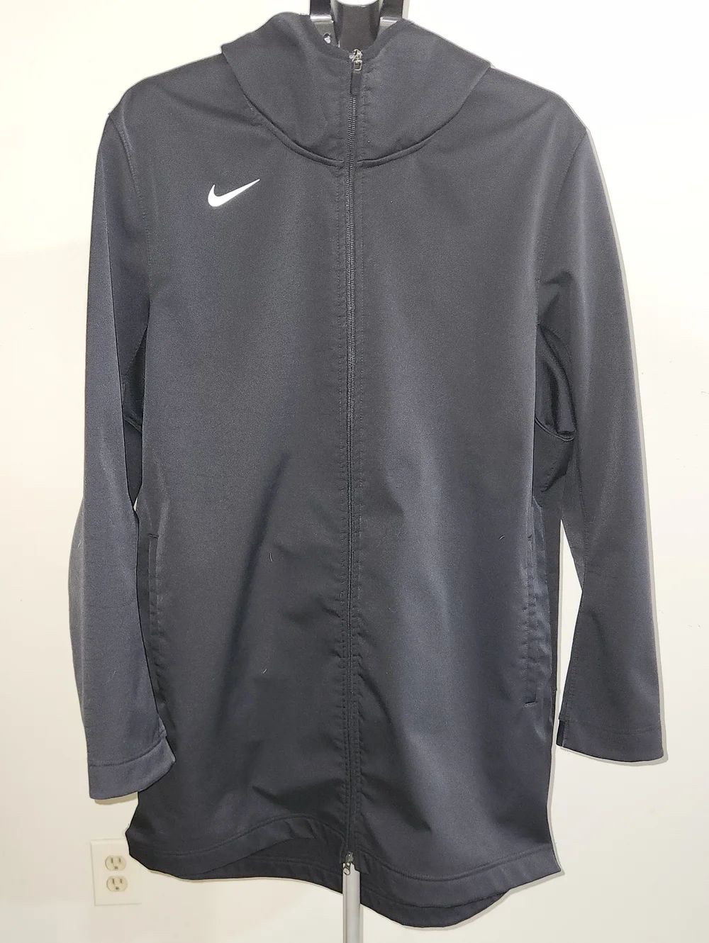Nike Shield Protect Mens Black Basketball Jacket Parka. Size XL.
